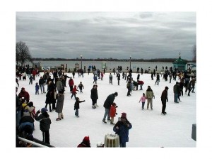 731423-Skating_rink_at_the_harbour_front_in_Toronto_Toronto